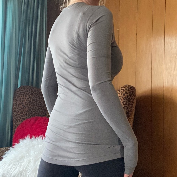 Nike long sleeve grey running top - Picture 4 of 7